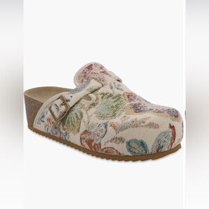 MIA Qwest Clogs